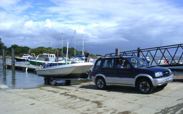 Slipway with adjacent pontoon